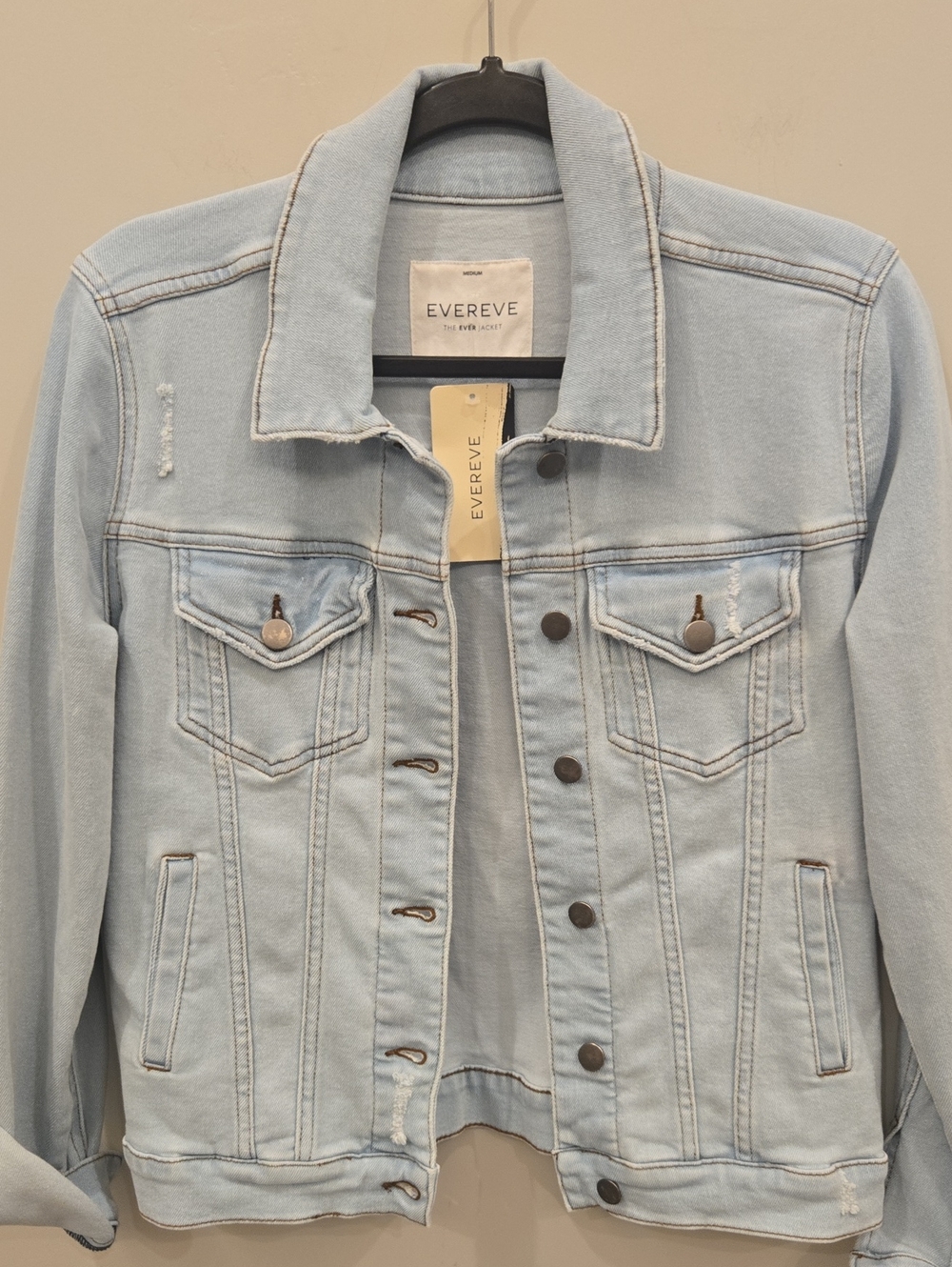 NWT Evereve Light Blue Denim Jacket - Women's Classic Trucker. Size Medium.